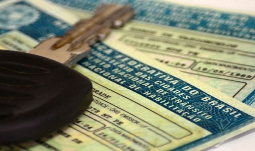 Bolsonaro defende o  fim das aulas práticas nas autoescolas