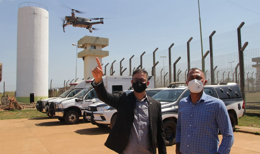 Deputado Anderson entrega oficialmente materiais eletrônicos e drone ao Grupo de Ações Penitenciárias Especiais