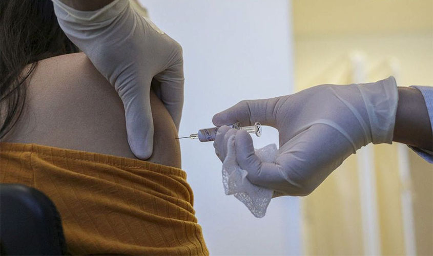 Vacina contra covid-19 pode estar disponível em janeiro, diz Doria