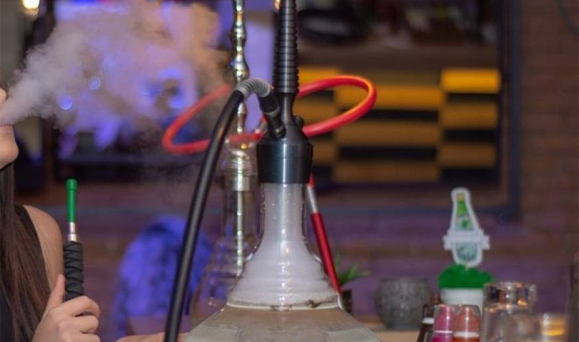 Setes jovens e um adolescente são conduzidos a delegacia após 24 horas regada a álcool e narguile