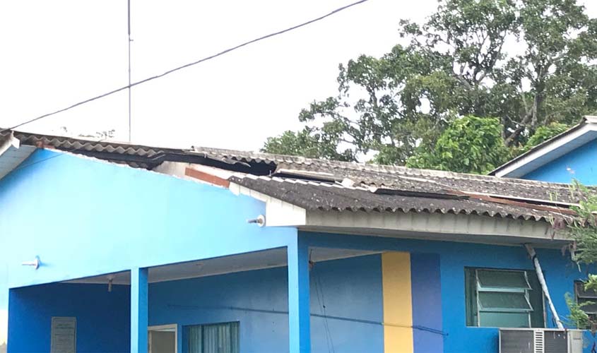 Prefeitura conserta telhado da UBS de São Carlos que foi destruído após vendaval