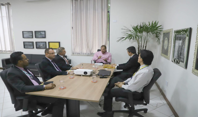 Prefeito Hildon Chaves recebe representantes regionais do Banco do Brasil