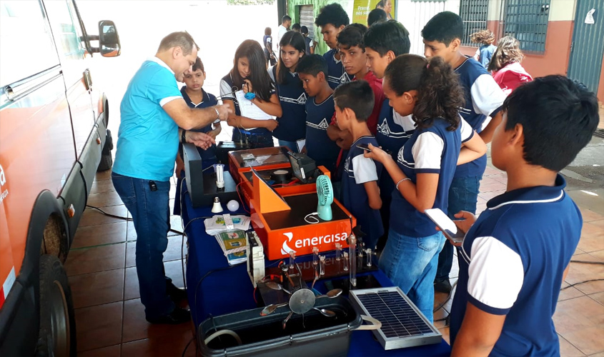 Energisa orienta sobre consumo consciente a jovens da capital