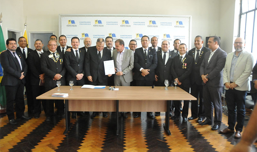 Prefeito sanciona Lei de Utilidade Pública