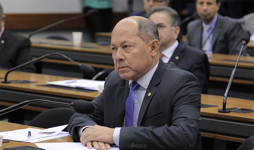 Coronel Chrisóstomo cobra atenção para o saneamento básico de Rondônia