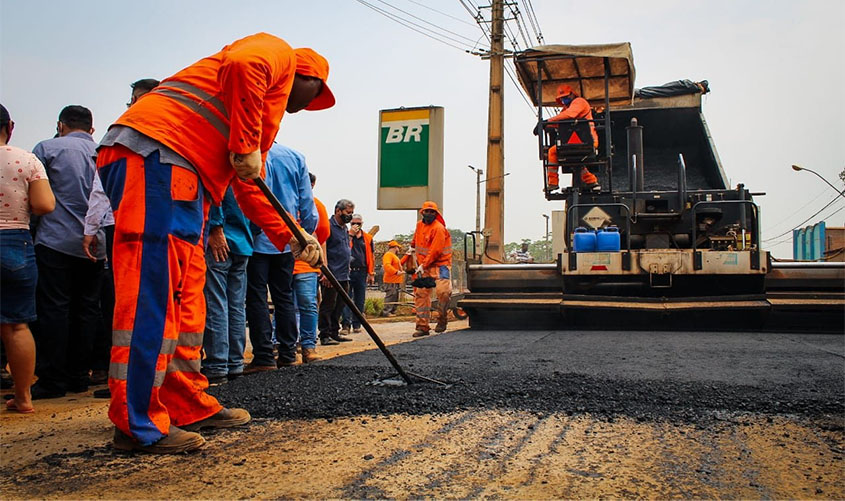 Equipamentos e máquinas fortalecem as frentes de trabalho nas rodovias de Rondônia