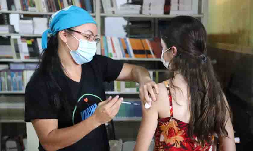 Prefeitura leva vacinação contra a covid-19 à escola Daniel Neri nesta sexta e sábado