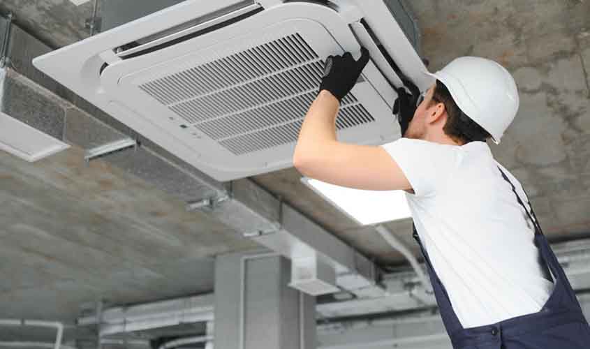 Lei obriga lojistas a manter limpeza do ar-condicionado em dia, sob risco de multa