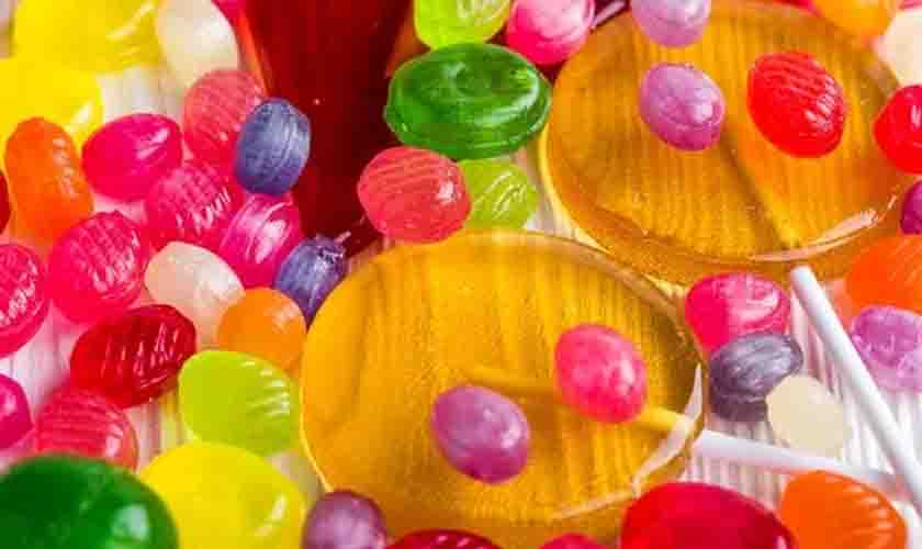 Entenda de onde vem a tradição de dar doces no dia de Cosme e Damião