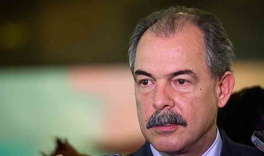 O vexame, a tragédia e o povo nas ruas