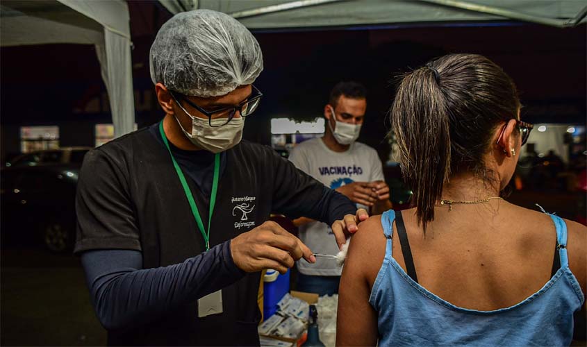 Semusa faz vacinação no Centro Universitário São Lucas