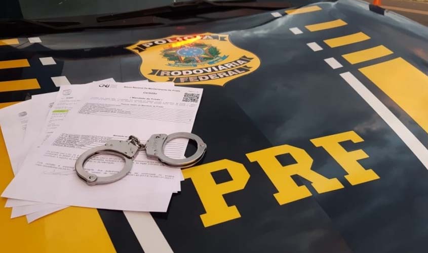 PRF prende homem com mandado de prisão em aberto e porte de drogas para consumo na BR 319