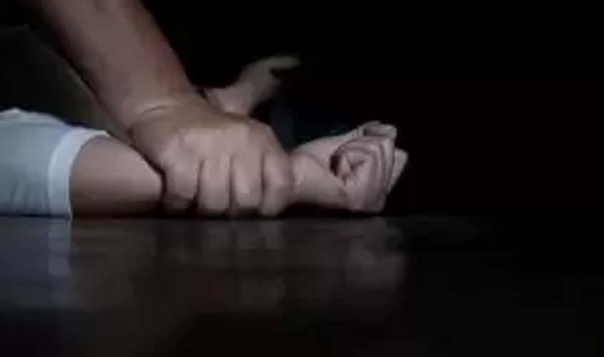 Homem é preso em flagrante violentando mulher