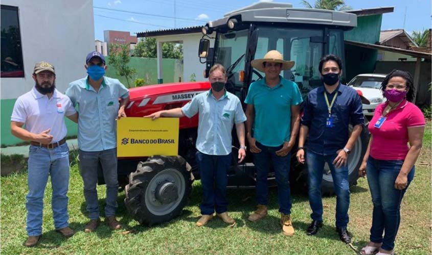 Crédito rural incentiva mecanização e faz a diferença na produção de urucum em Rondônia