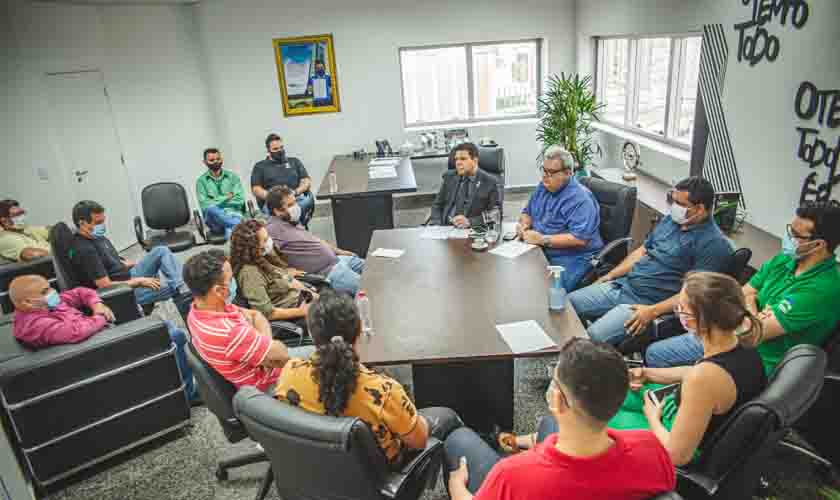 Jair Montes recebe servidores da Sedam que pedem reestruturação do PCCS 