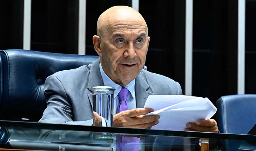 Confúcio Moura defende prioridade para educação