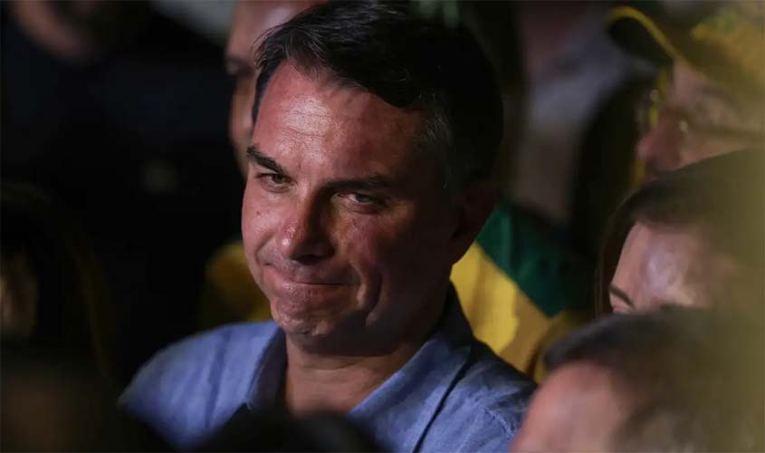Imprensa internacional repercute fuga de Flávio Bolsonaro do Brasil