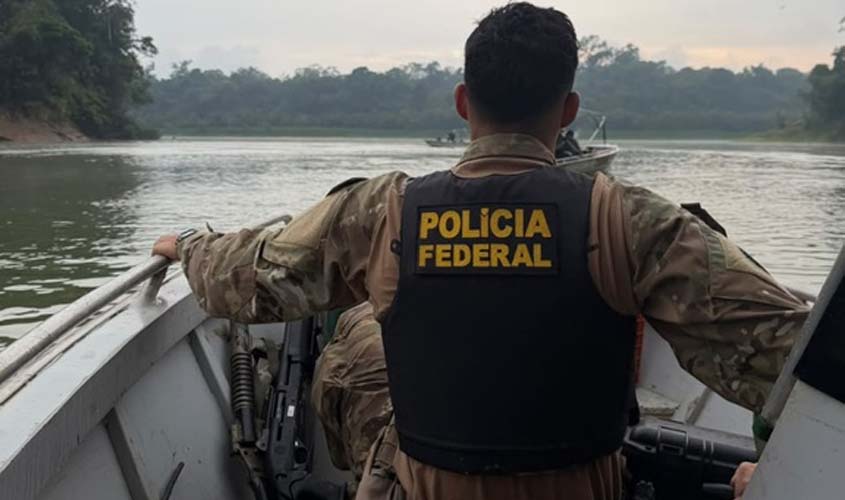 PF deflagram operação e inutilizam 72 embarcações e maquinários do garimpo ilegal no Rio Madeira