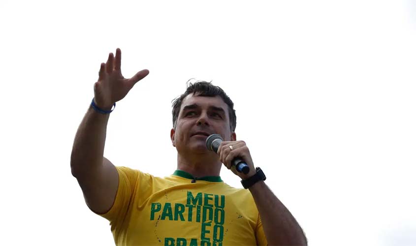 Aliado de Trump diz que Flávio Bolsonaro chegou aos EUA