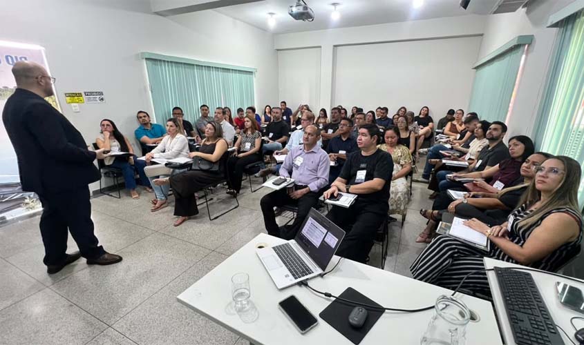 Prefeitura capacita 50 servidores sobre Reforma Tributária
