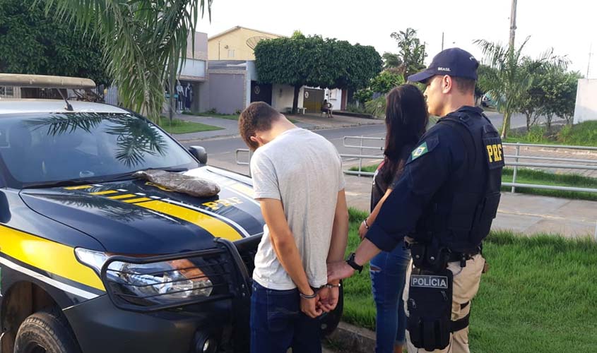 PRF cumpre mandado de prisão e prende mulher por tráfico de drogas