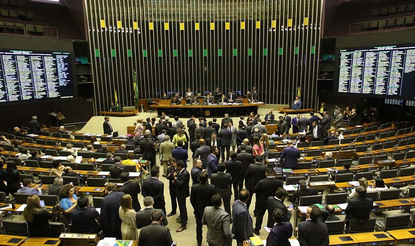 Câmara aprova MP que cria o programa Médicos pelo Brasil