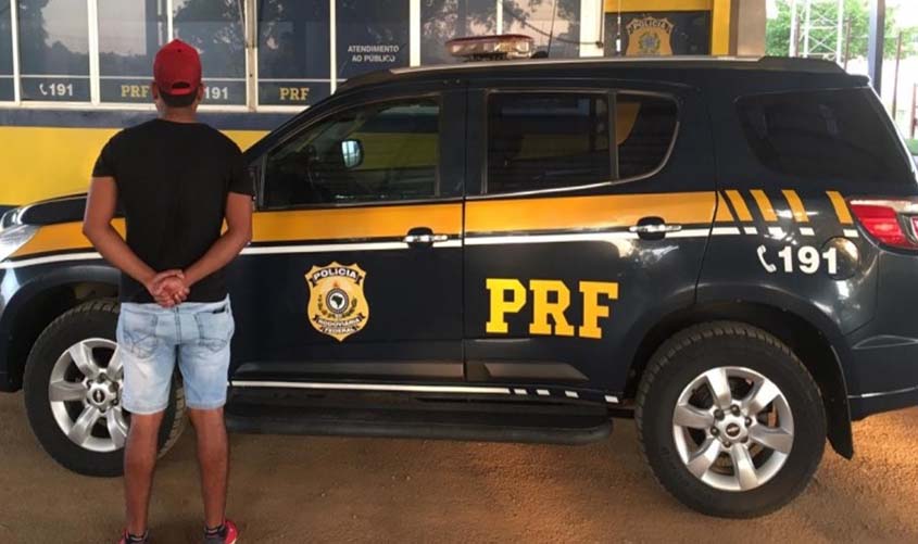 PRF prende homem com documento falso