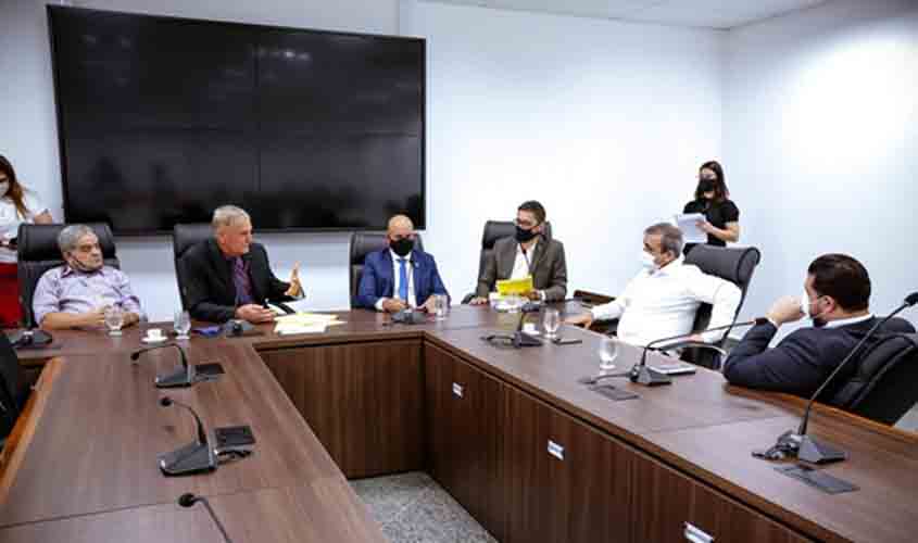 AÉLCIO DA TV participa de reuniões das comissões de Constituição e Justiça, Ind. e Comercio na ALE-RO e aprovam projetos