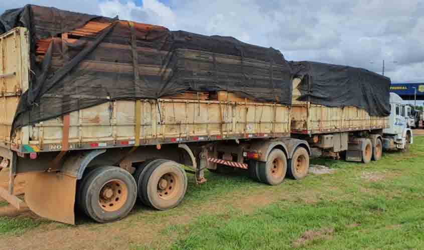 PRF apreende 45,30 m³ de madeira ilegal e autua condutor por crime ambiental