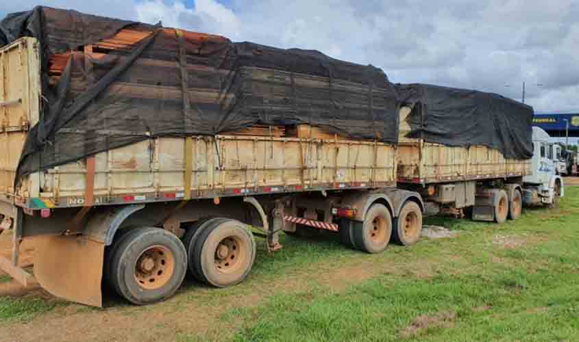 PRF apreende 45,30 m³ de madeira ilegal e autua condutor por crime ambiental