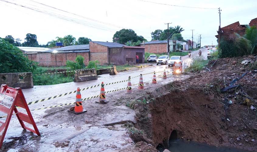Prefeitura combate alagamentos em pontos críticos