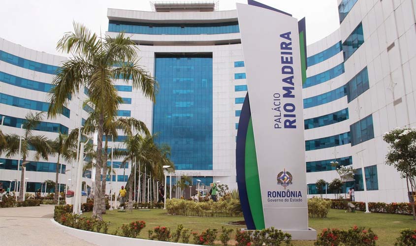 RO: AcadeVia forma turma e homenageia servidores