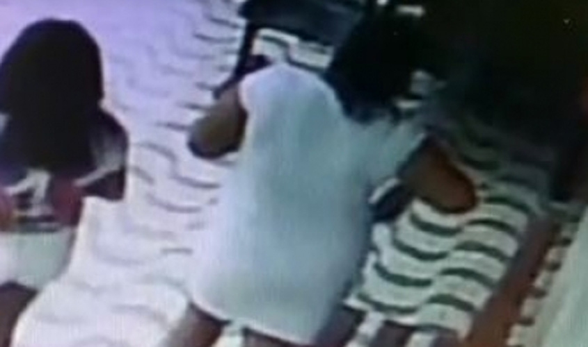 Assista: câmera de farmácia filma mulher furtando celular em Chupinguaia e vídeo viraliza no WhatsApp 