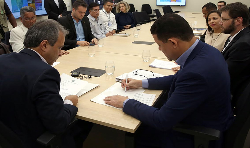 TCE-RO oficializa repasse de recursos ao novo Heuro e ao Iperon e aborda questões na educação e saúde do Estado