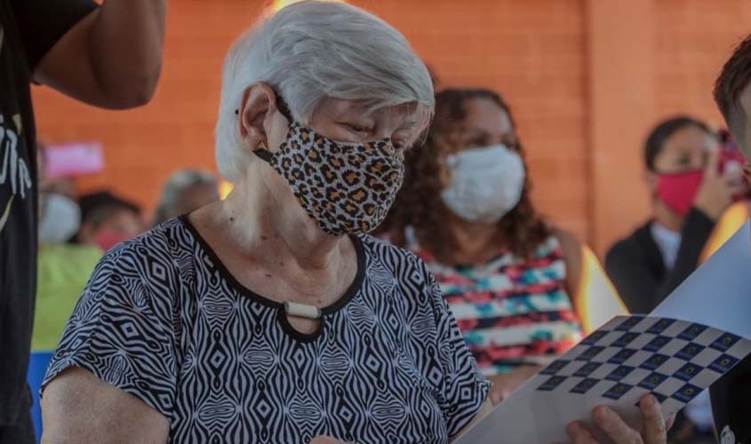 Entrega de mais de 600 títulos marca ações na área da habitação