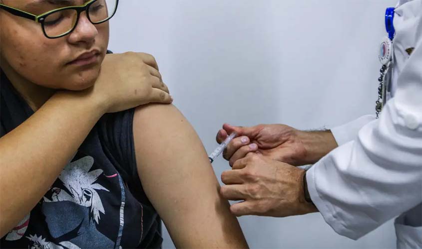 Saúde prorroga vacinação contra HPV para jovens até 2026
