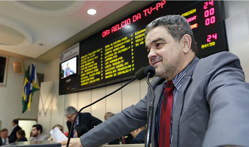 Aélcio da Tv destina mais de 2 milhões de suas emendas para educação 