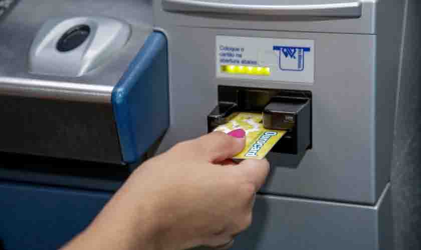 Servidores emergenciais e comissionados vão receber segunda parcela do abono salarial da Educação em fevereiro