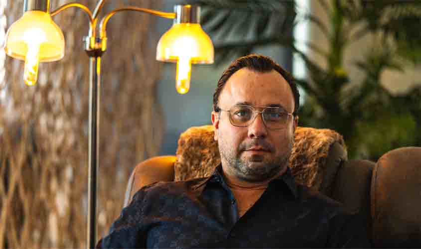 Uso de algemas em deportados gera impasse entre Brasil e EUA, avalia especialista