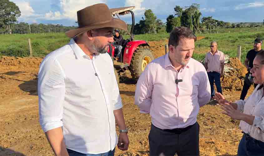 Deputado Alex Redano acompanha silagem de Milho em Machadinho D'Oeste e reforça compromisso com o setor agropecuário