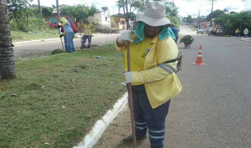 Mais de 70 garis são escalados para limpeza de ruas após desfiles de blocos