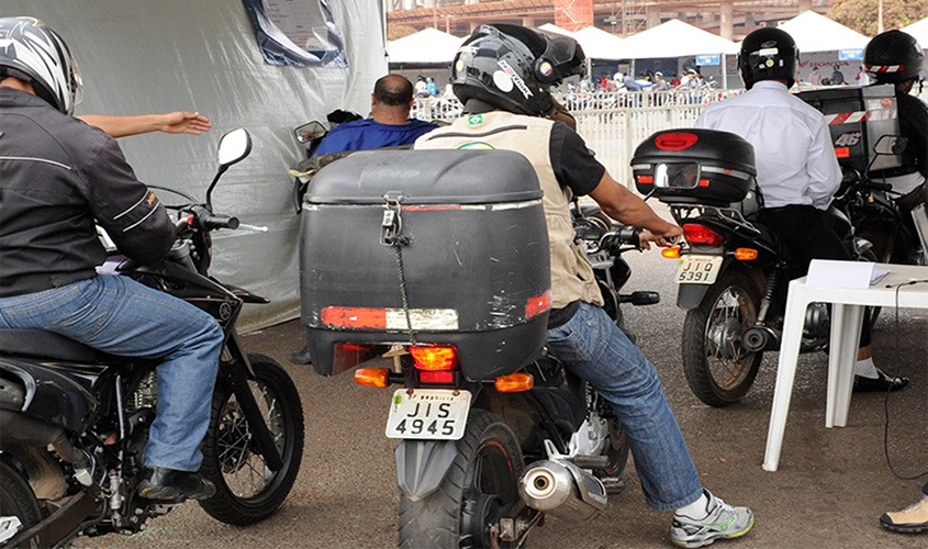 Projeto que garante seguro a entregadores de comida por aplicativo chega à CAS