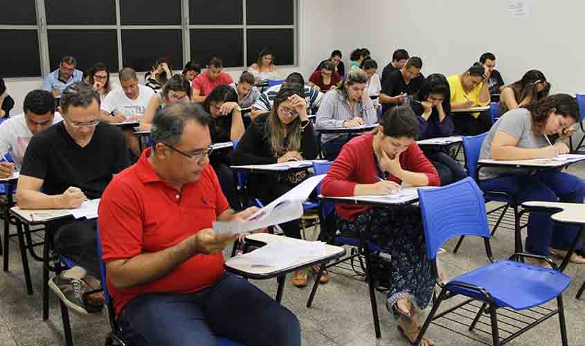 Concursos: projeto prevê que dupla graduação tenha peso em prova de títulos  