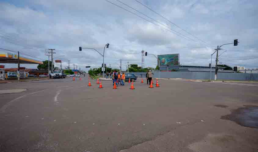 Prefeitura inicia a implantação de rotatória na avenida Tiradentes com Rio Madeira