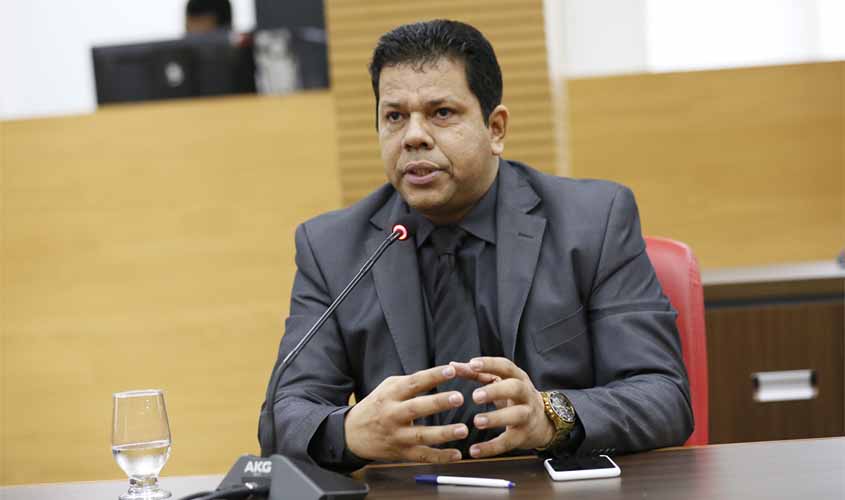 Jair Montes quer saber sobre retorno de vigilância patrimonial nas escolas públicas