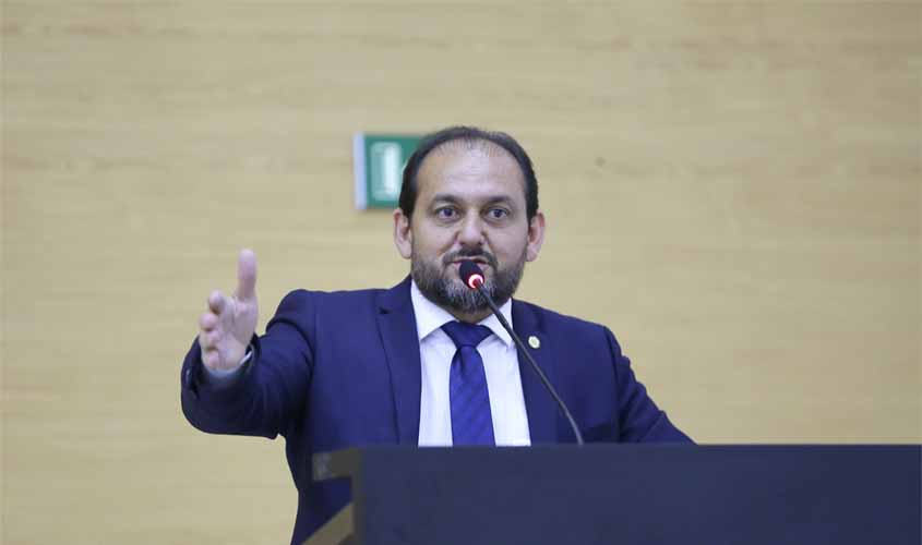 Laerte anuncia 1.215 vagas no retorno dos cursos da Escola do Legislativo