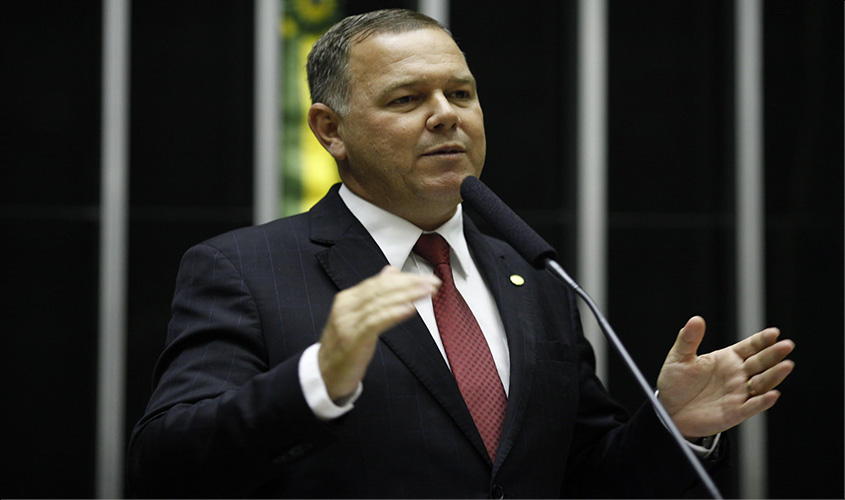 Projeto de lei do MDB que prevê ajuda de R$ 600 para pessoas de baixa renda é aprovado na Câmara,  informa  Lucio Mosquini