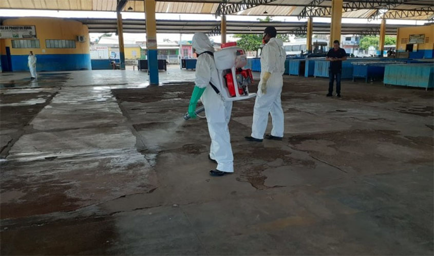Prefeito acompanha desinfecção da Feira do Produtor Rural
