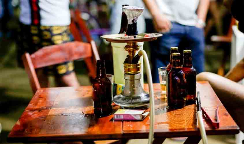 Festas clandestinas e aglomerações andam na contramão das ações pela vida e têm lotado leitos de UTIs