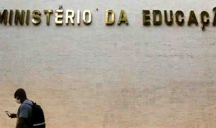 Ministro da Educação pede exoneração do cargo